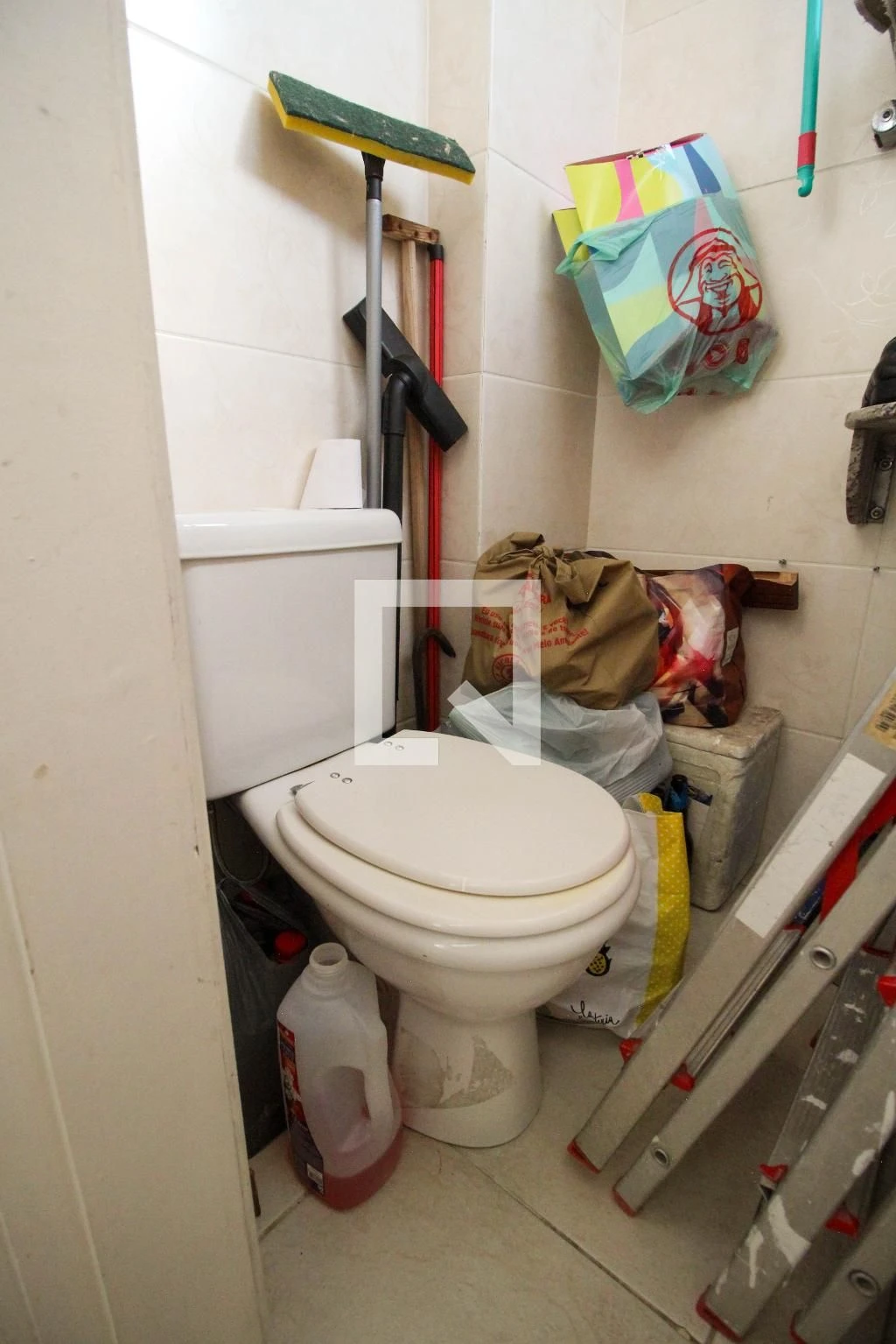 3-bedroom unfurnished apartment with laundry area — photo 46