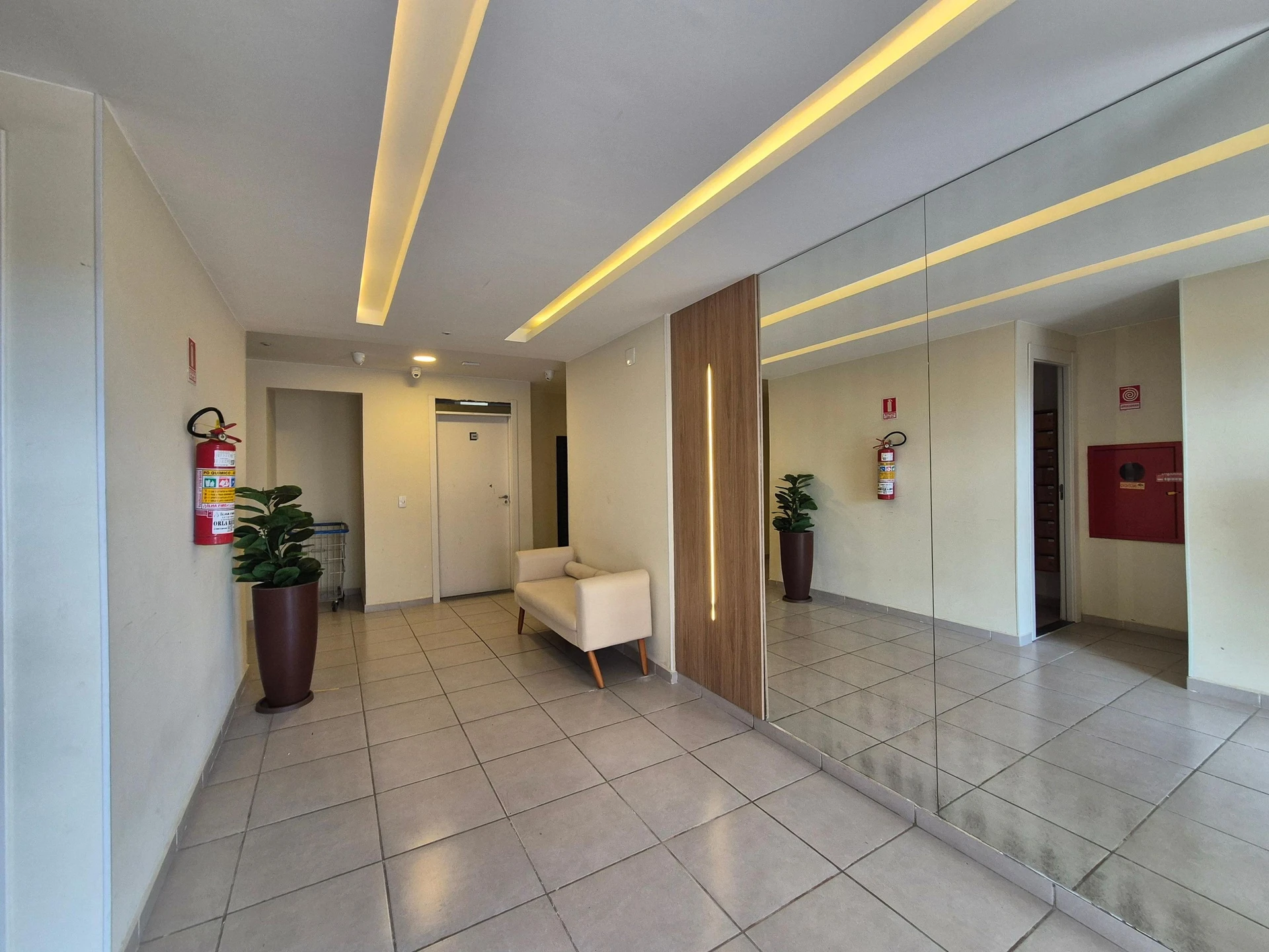 2-bedroom apartment in a building with a gym — photo 36