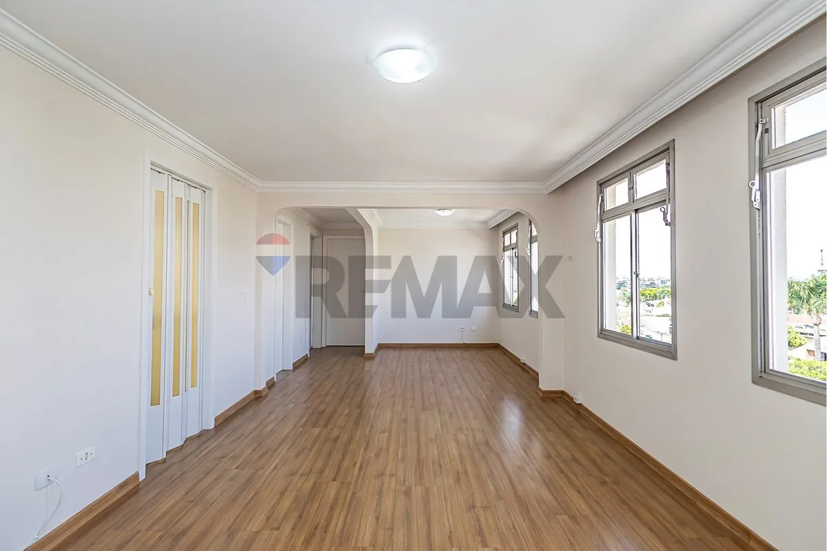 Wood or laminate floors in a 2-bedroom apartment, 70 m² — photo 8