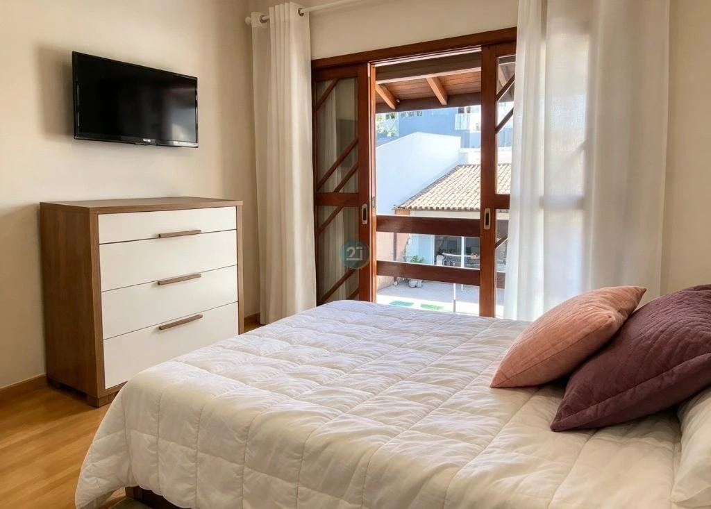 Гардеробна та 3 спальні: будинок 200 м² — photo 6