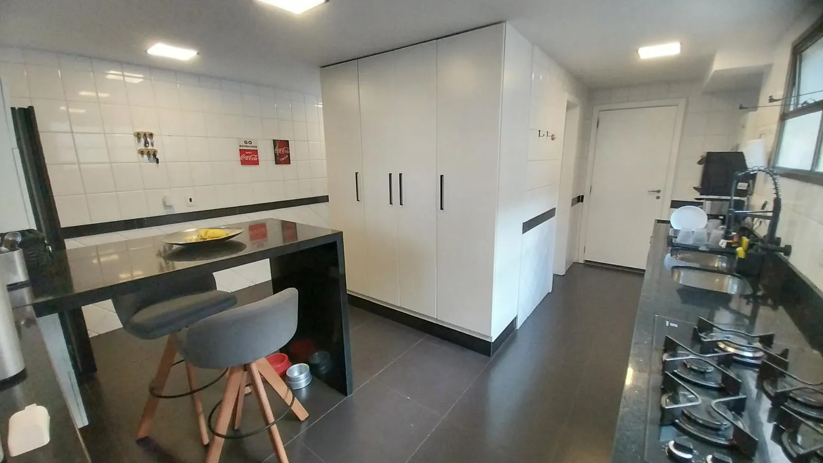 Unfurnished apartment with 4 bedrooms and 5 bathrooms — photo 47
