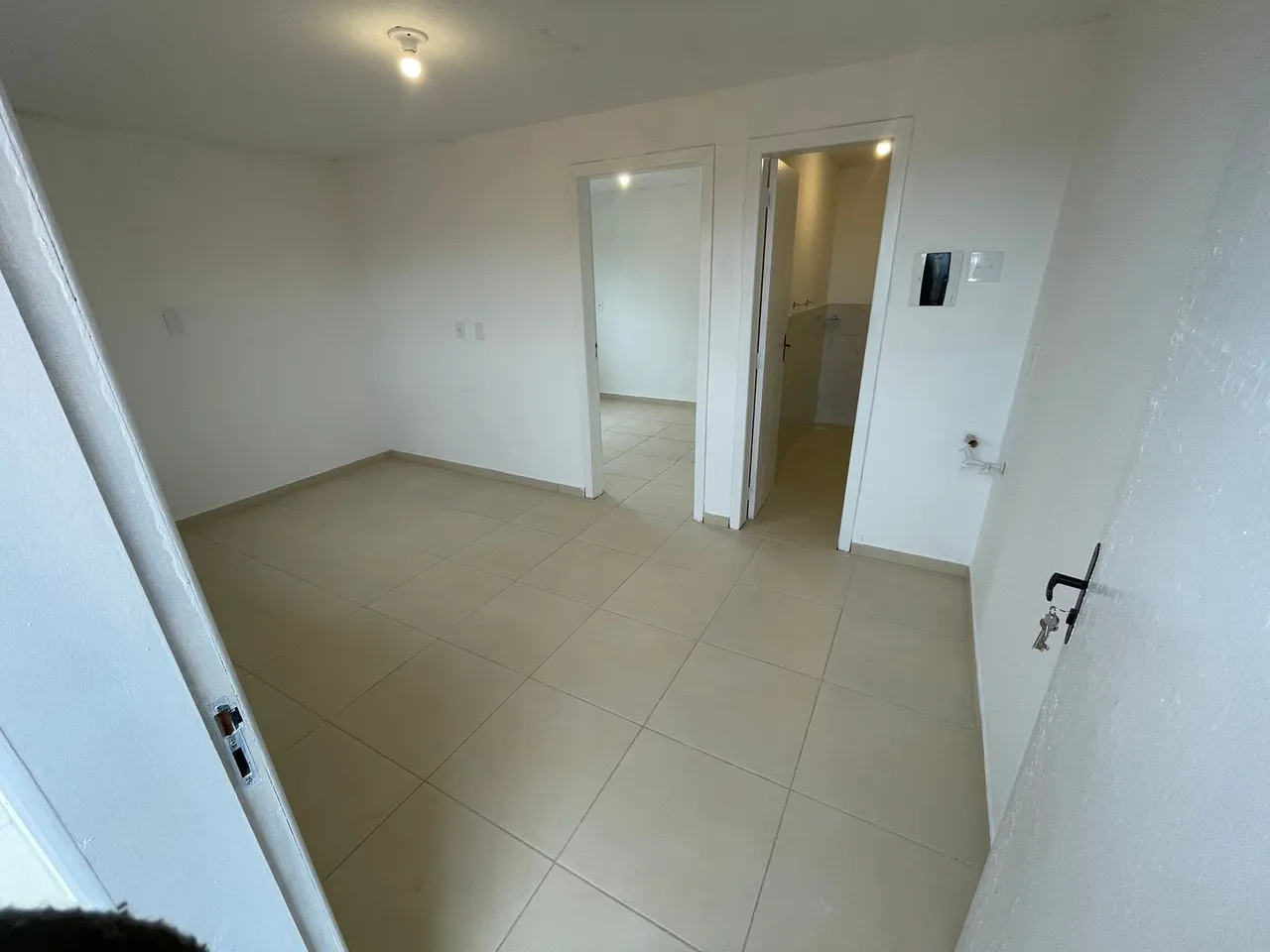 Unfurnished studio with 1 bedroom and no parking — photo 3