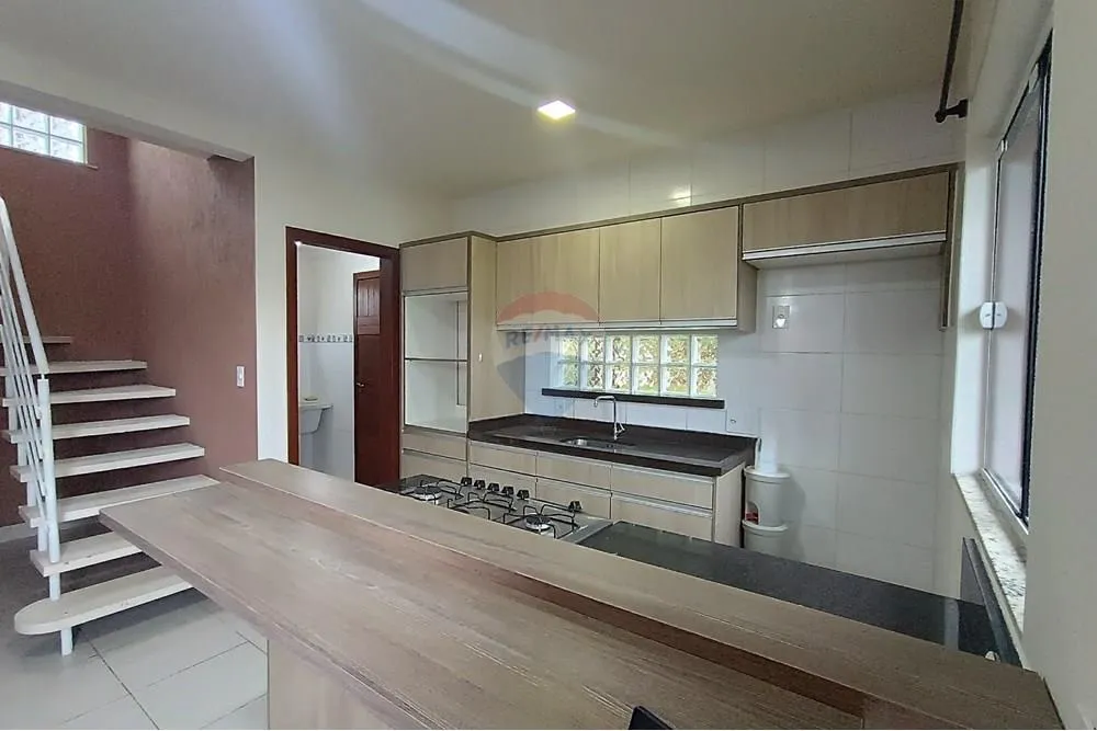 Casa com 2 suítes e cozinha integrada a gás