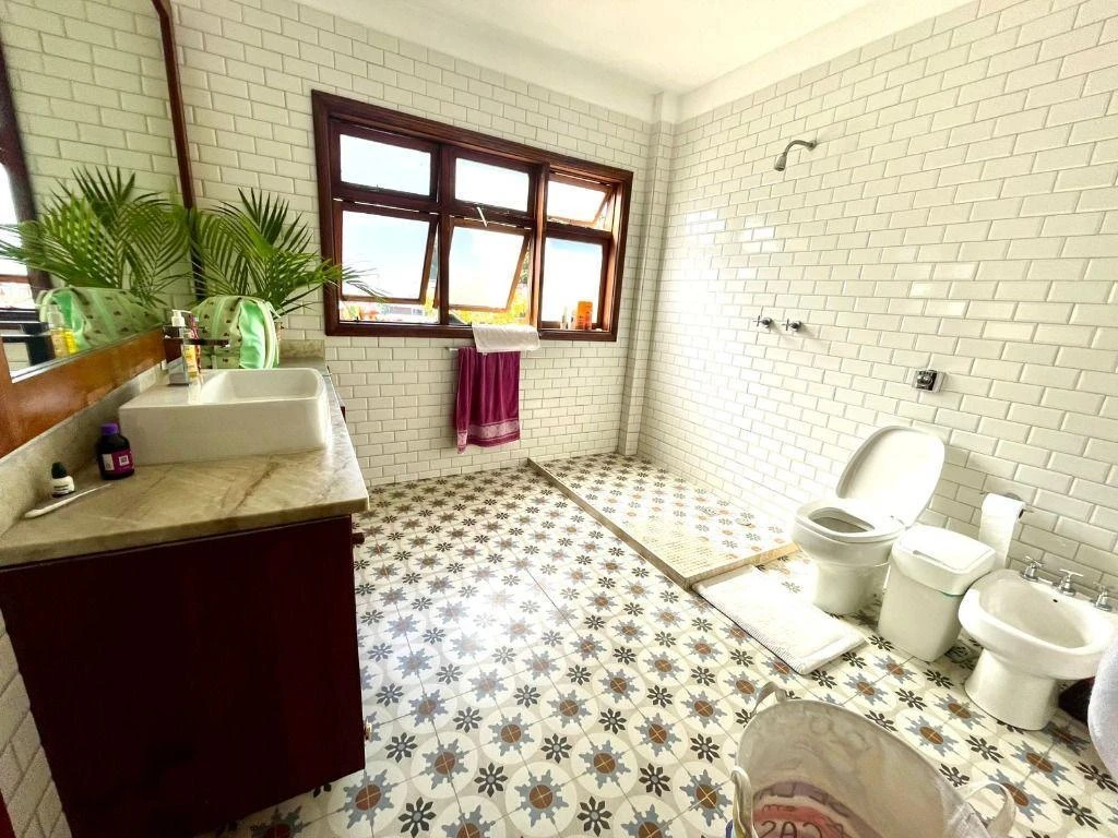 Duplex house with a closed kitchen and glass showers — photo 14