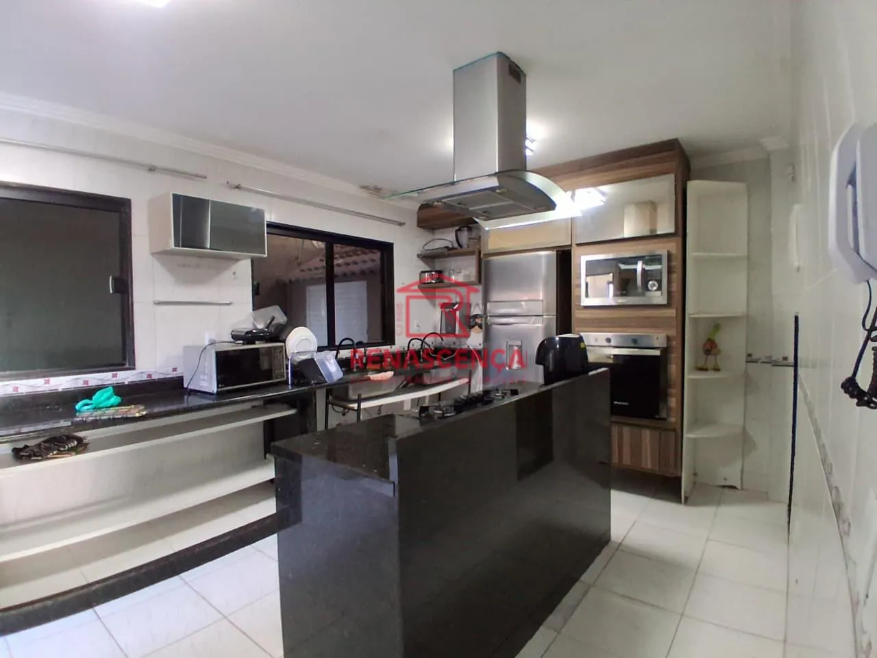 Гардеробная и 4 спальни: дом 323 м² — photo 21