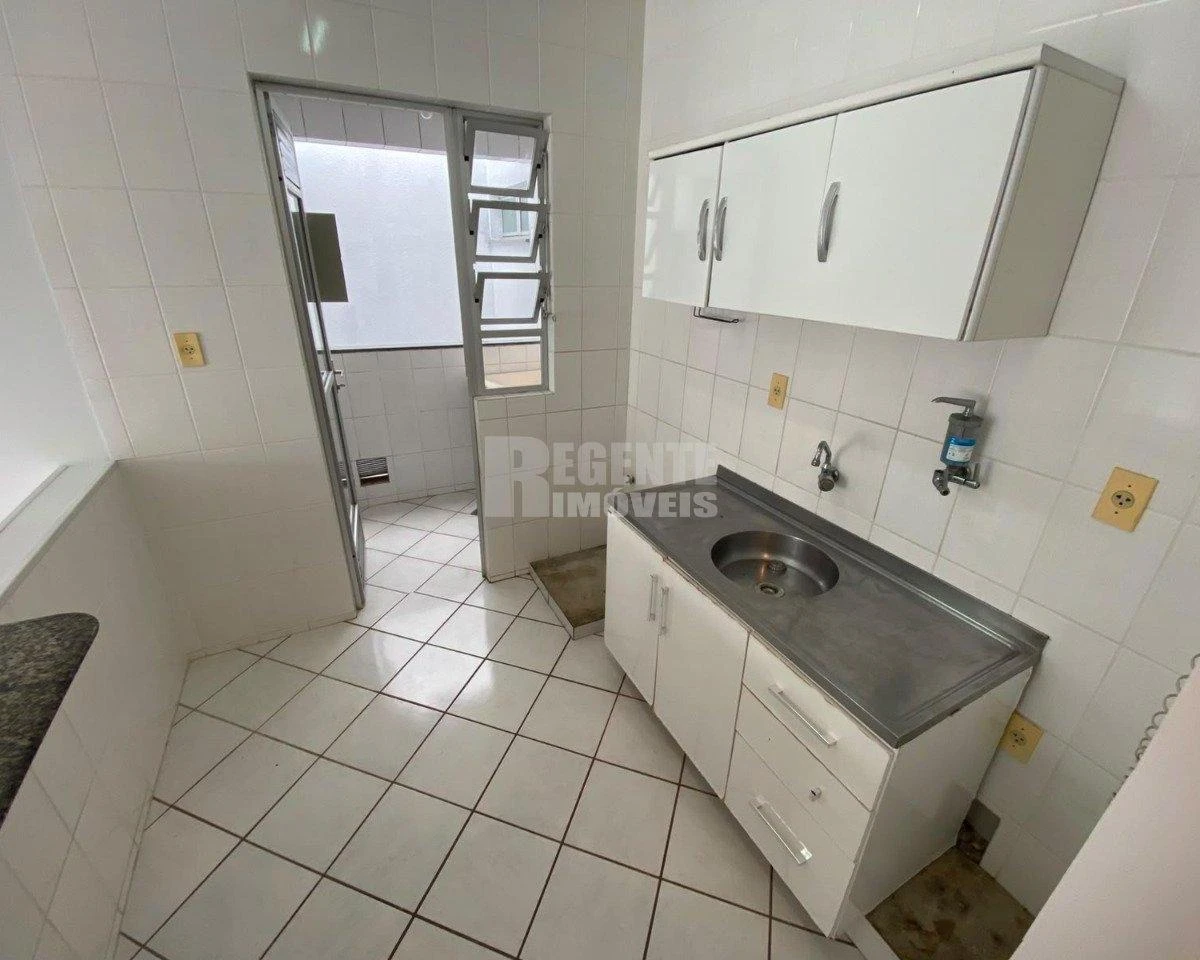 2-bedroom apartment in a building with a gym — photo 2