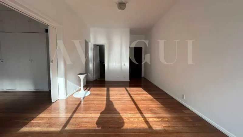 113 m² apartment with a walk-in closet and a home office — photo 8