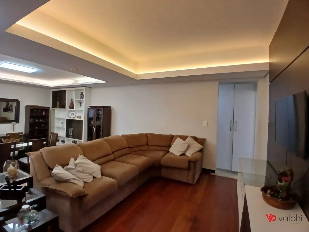 4-bedroom apartment with a walk-in closet in Curitiba — photo 45