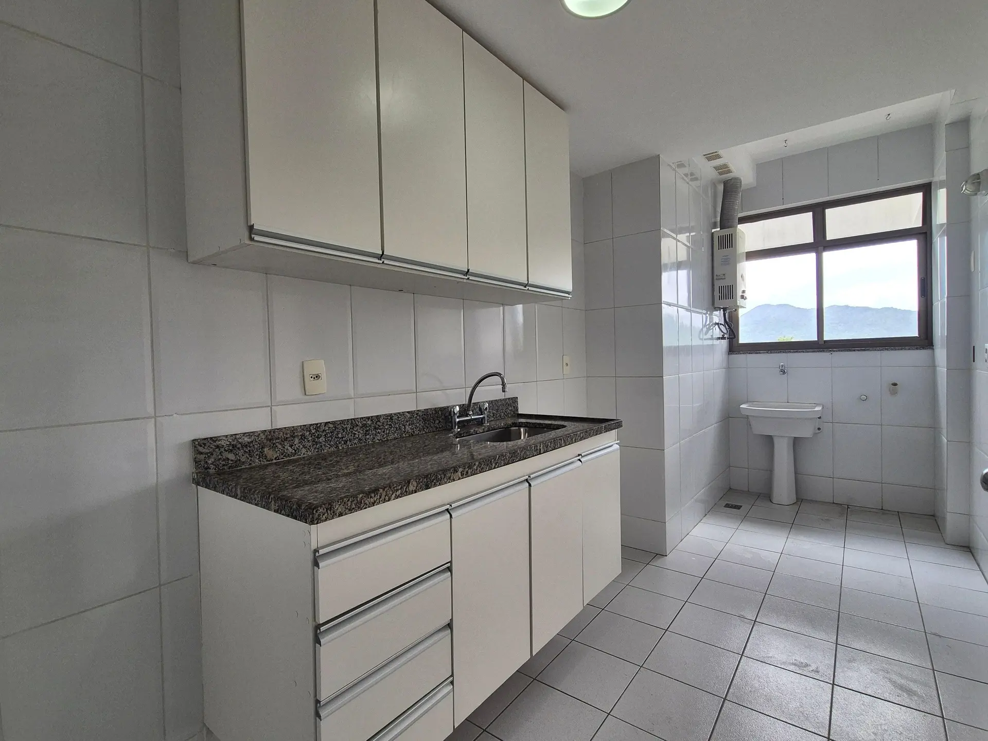 2-bedroom apartment with a home office — photo 2