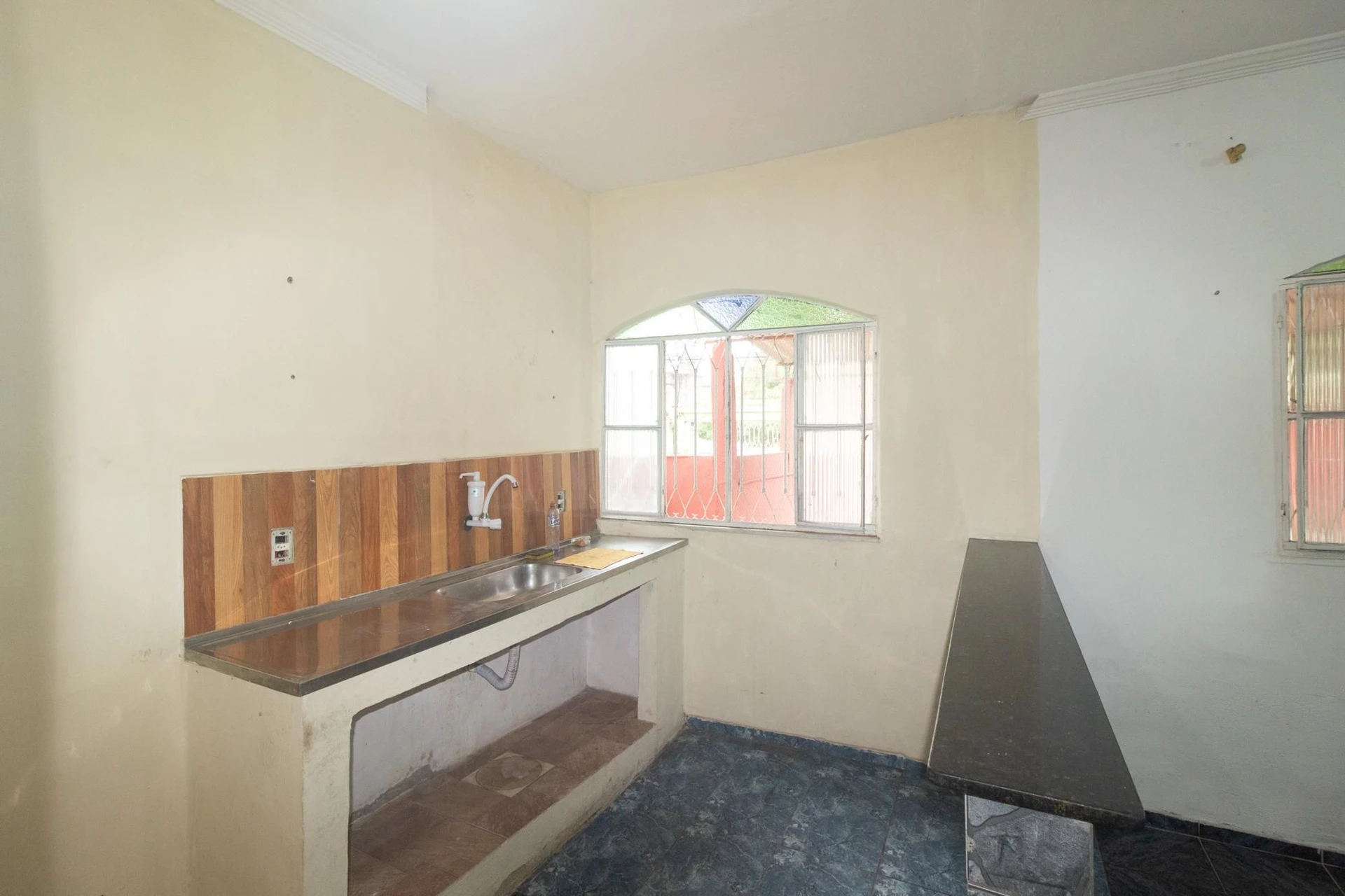 Casa com 2 quartos, 1 suíte e área de lavanderia — photo 13