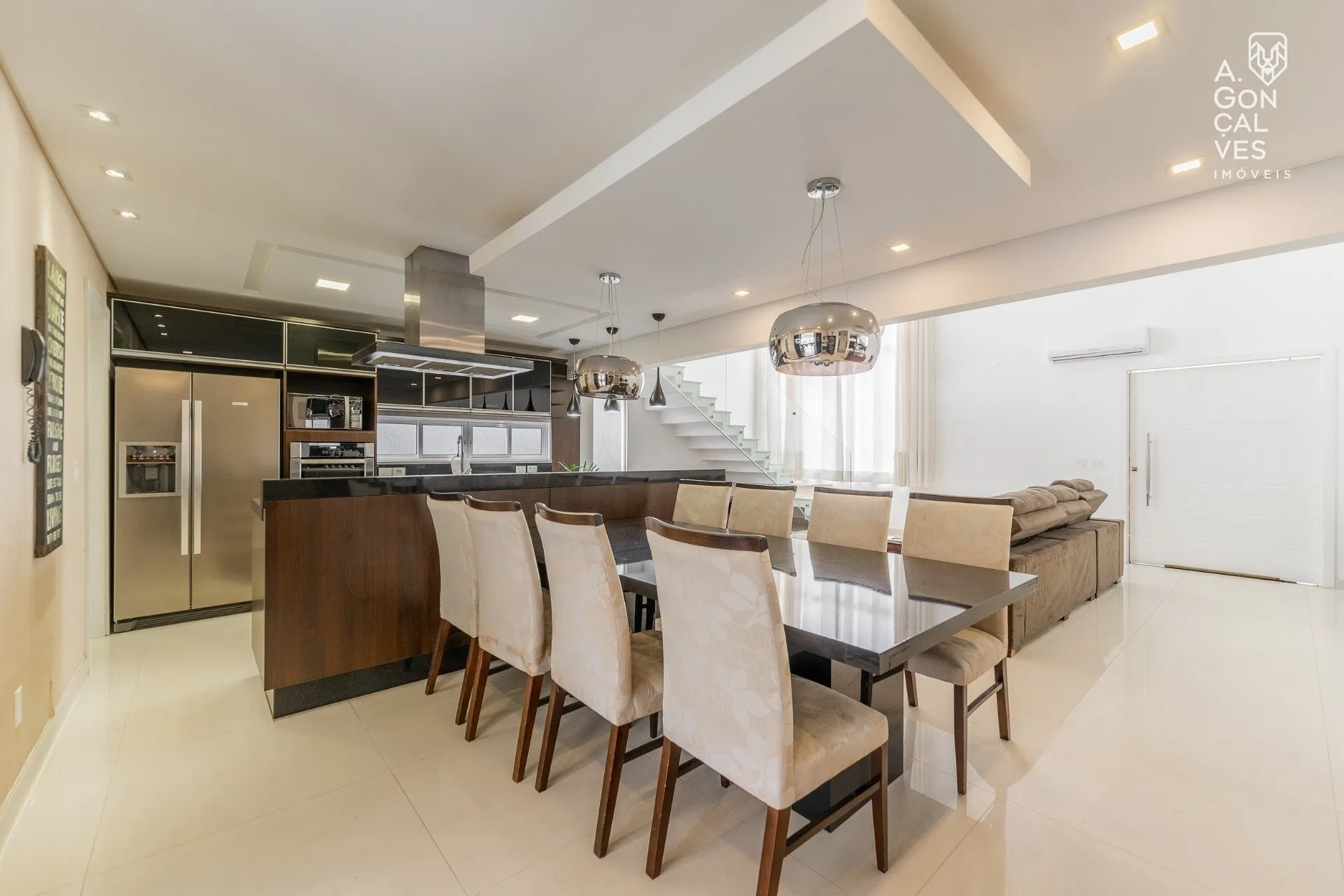 Furnished 4-bedroom house with hot tub and 4 parking spots — photo 10