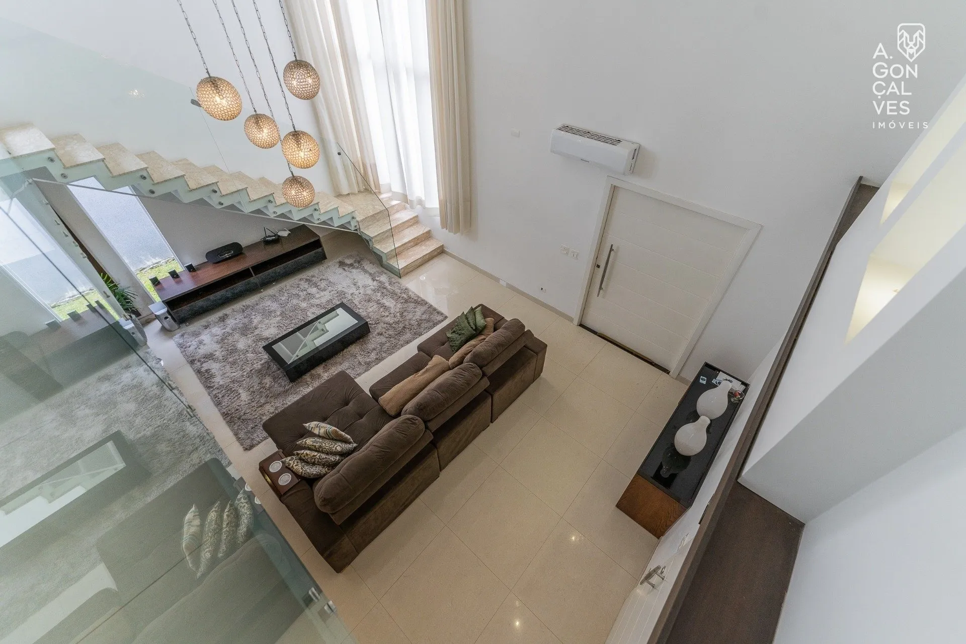 Furnished 4-bedroom house with hot tub and 4 parking spots — photo 21