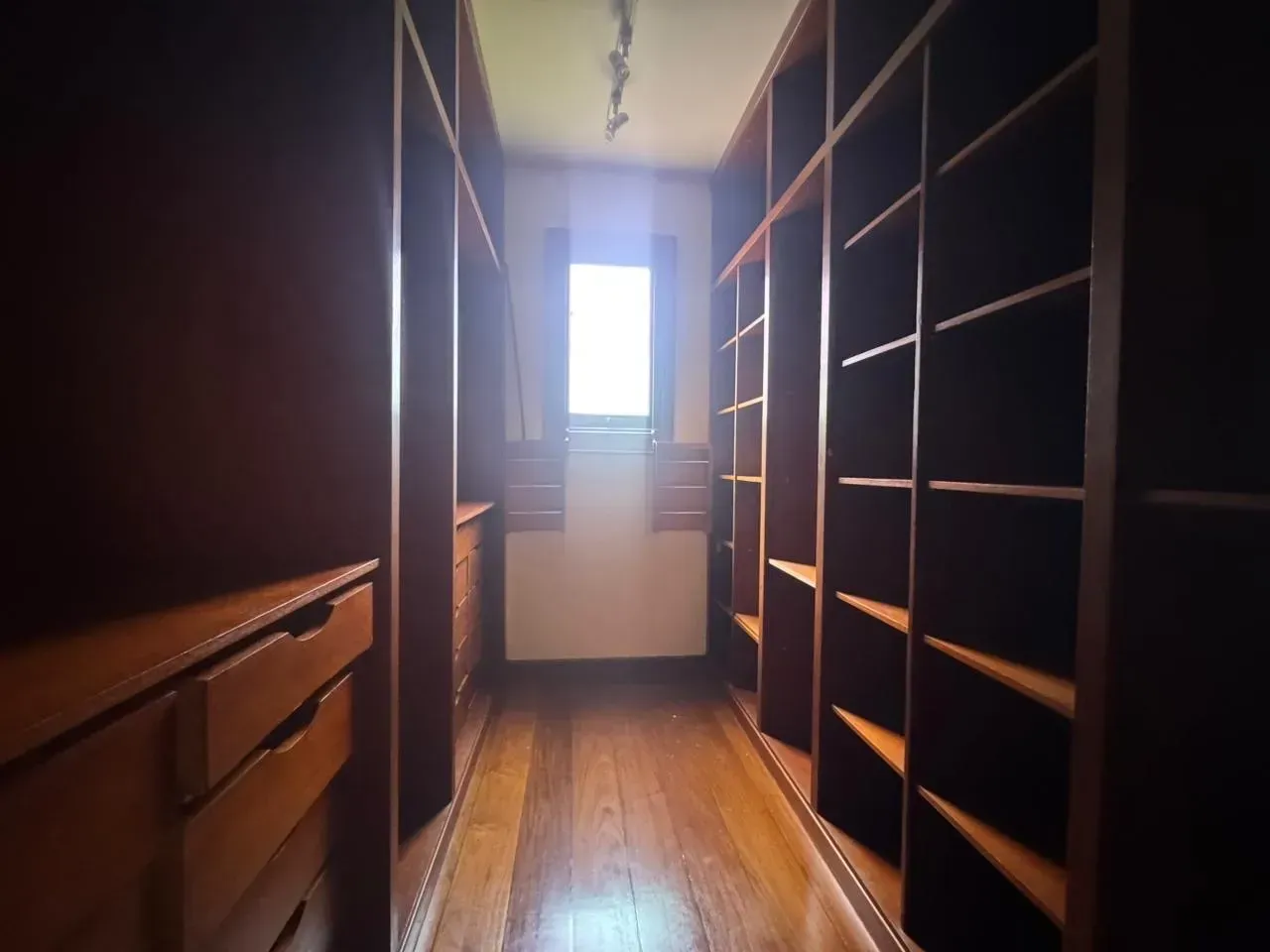 House with 5 suites and an integrated kitchen — photo 23