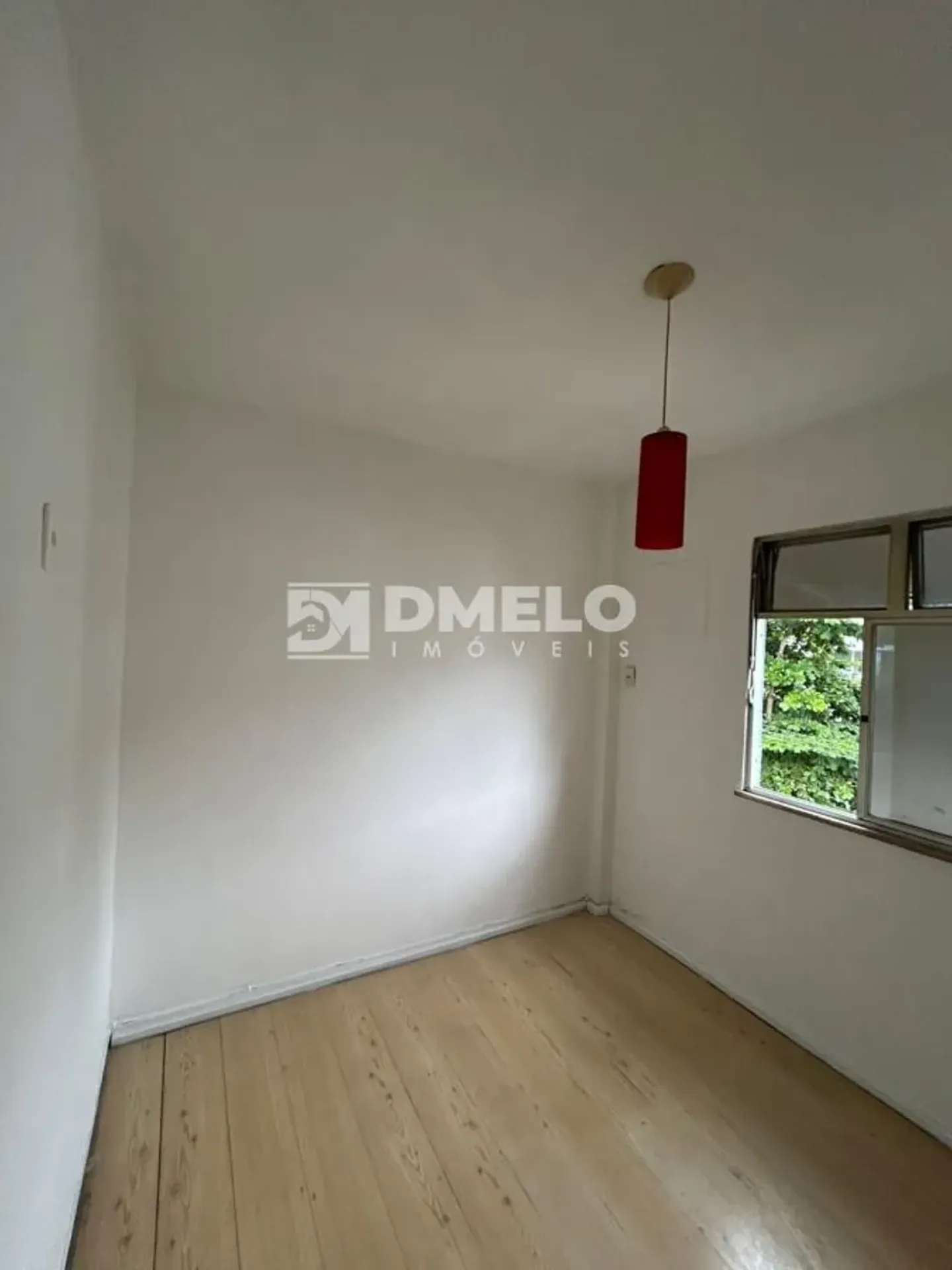 2-bedroom apartment with a separate kitchen and living room — photo 13