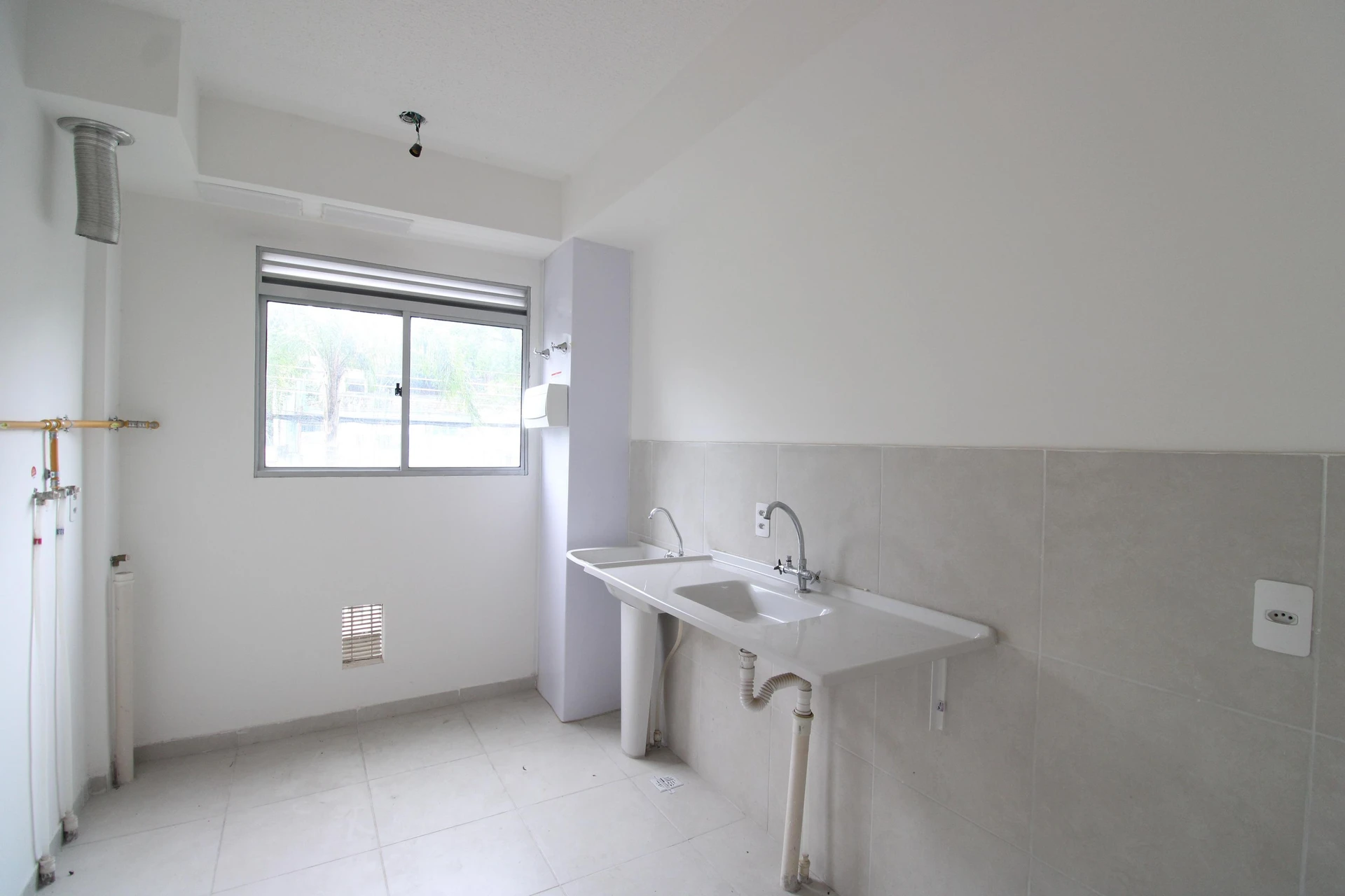Apartamento de 2 quartos em condomínio com piscina — photo 12