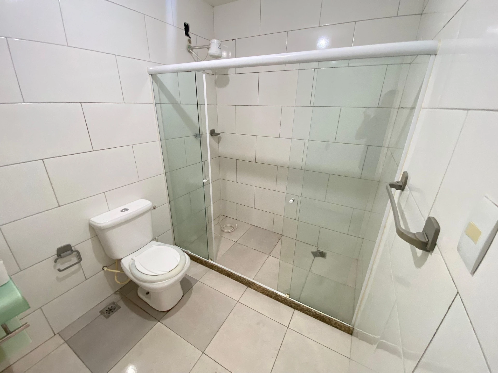 House with 2 bedrooms and a glass-enclosed shower — photo 32