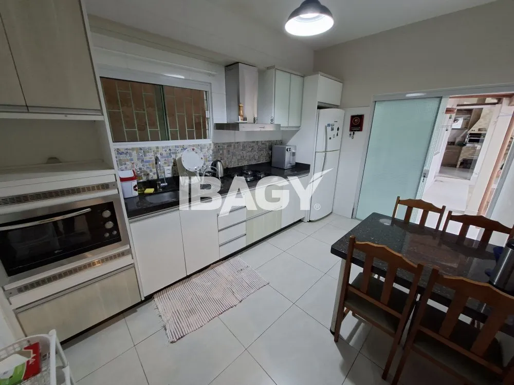 Меблированный дом 331 м²: 4 спальни и 3 места — photo 2