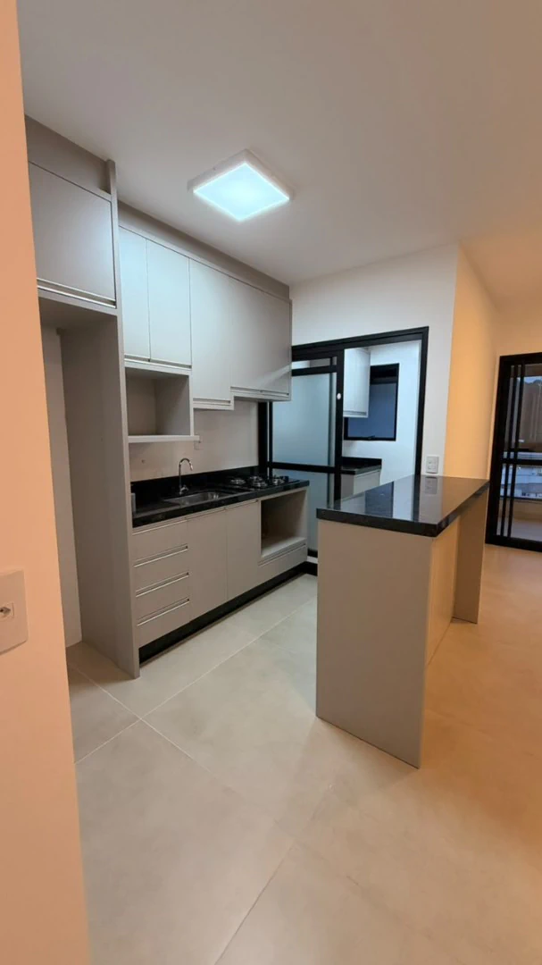 Apartamento, 79 m², com varanda envidraçada