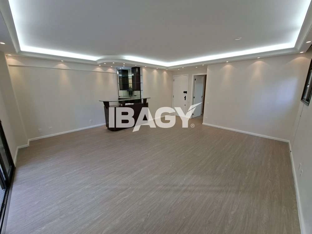 Apartamento de 2 dormitorios con balcón cerrado — photo 4