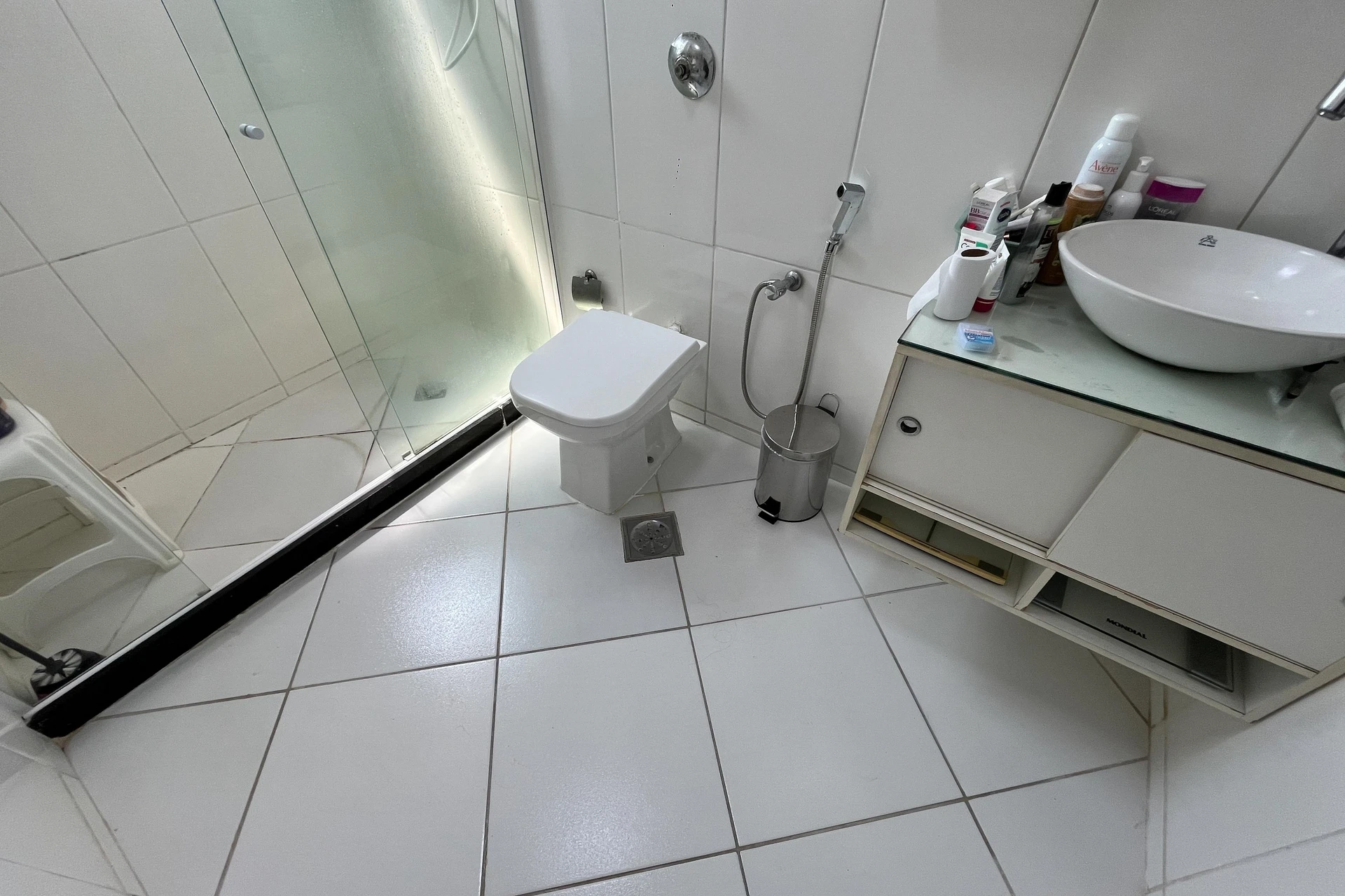 Glass-enclosed balcony in a 3-bedroom apartment, 131 m² — photo 16