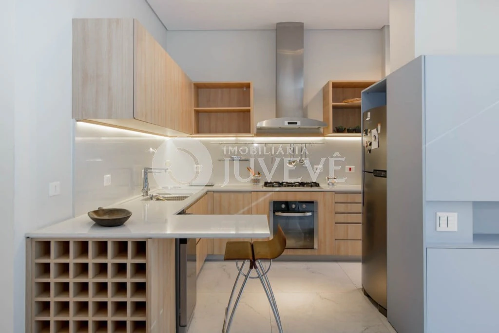 Furnished apartment, 104 m², with a glass-enclosed balcony — photo 3