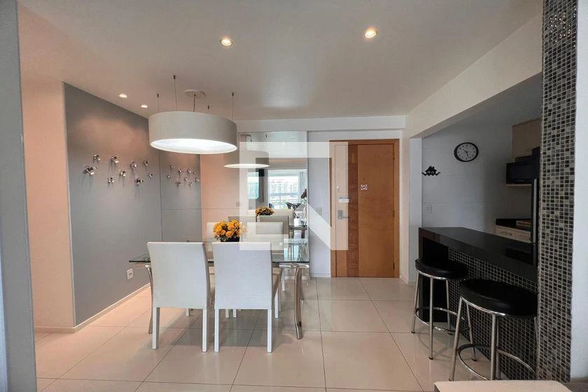 2-bedroom apartment in a building with a gym — photo 8