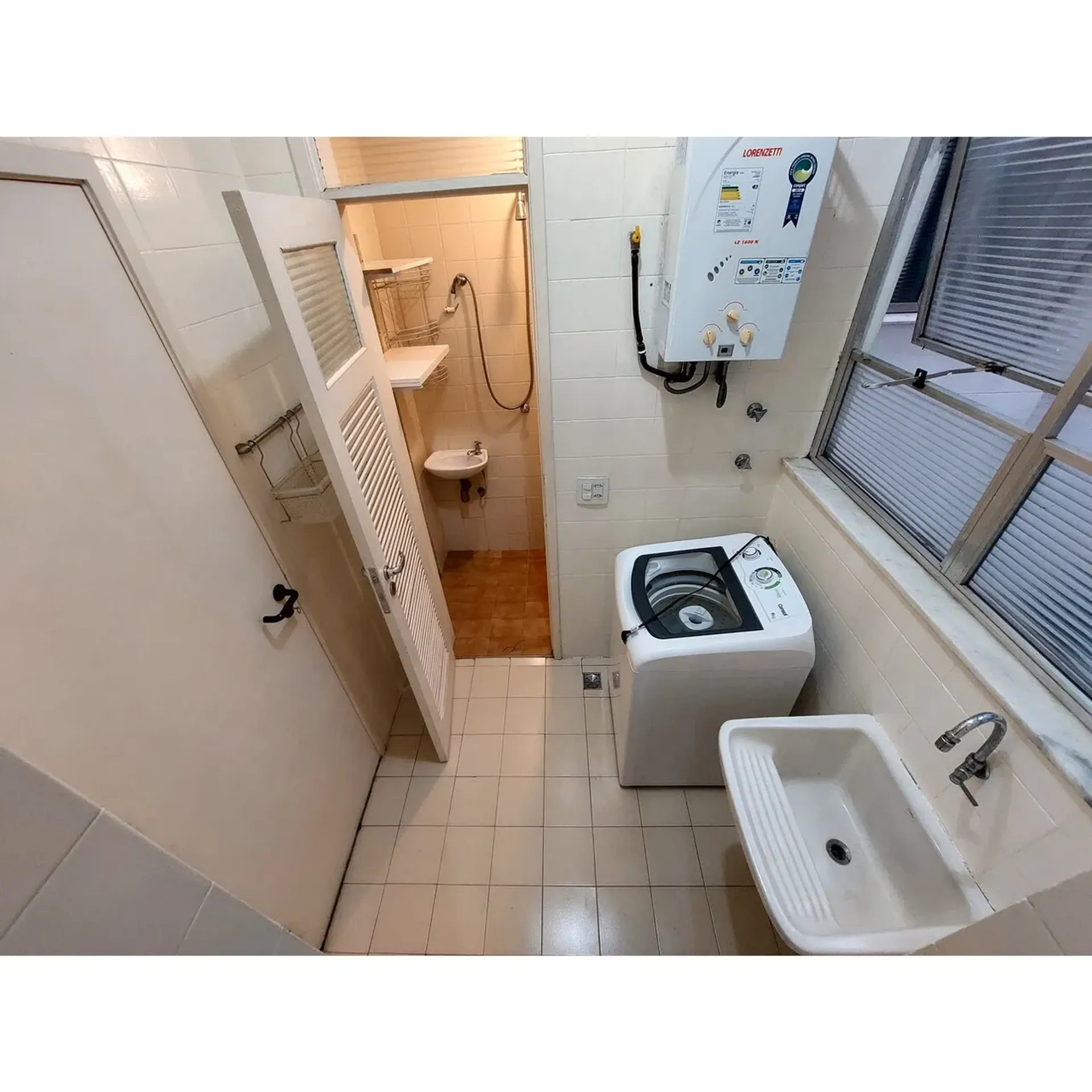One-bedroom apartment with a washing machine — photo 19