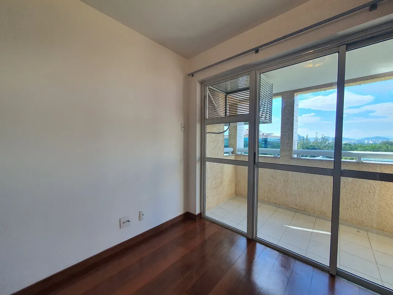 Park view in a 2-bedroom apartment, 90 m² — photo 6