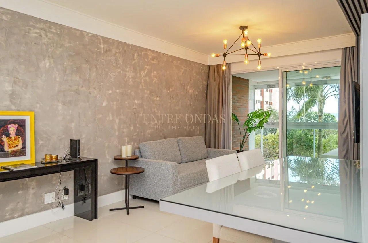 Furnished 2-bedroom apartment with open-plan kitchen — photo 11