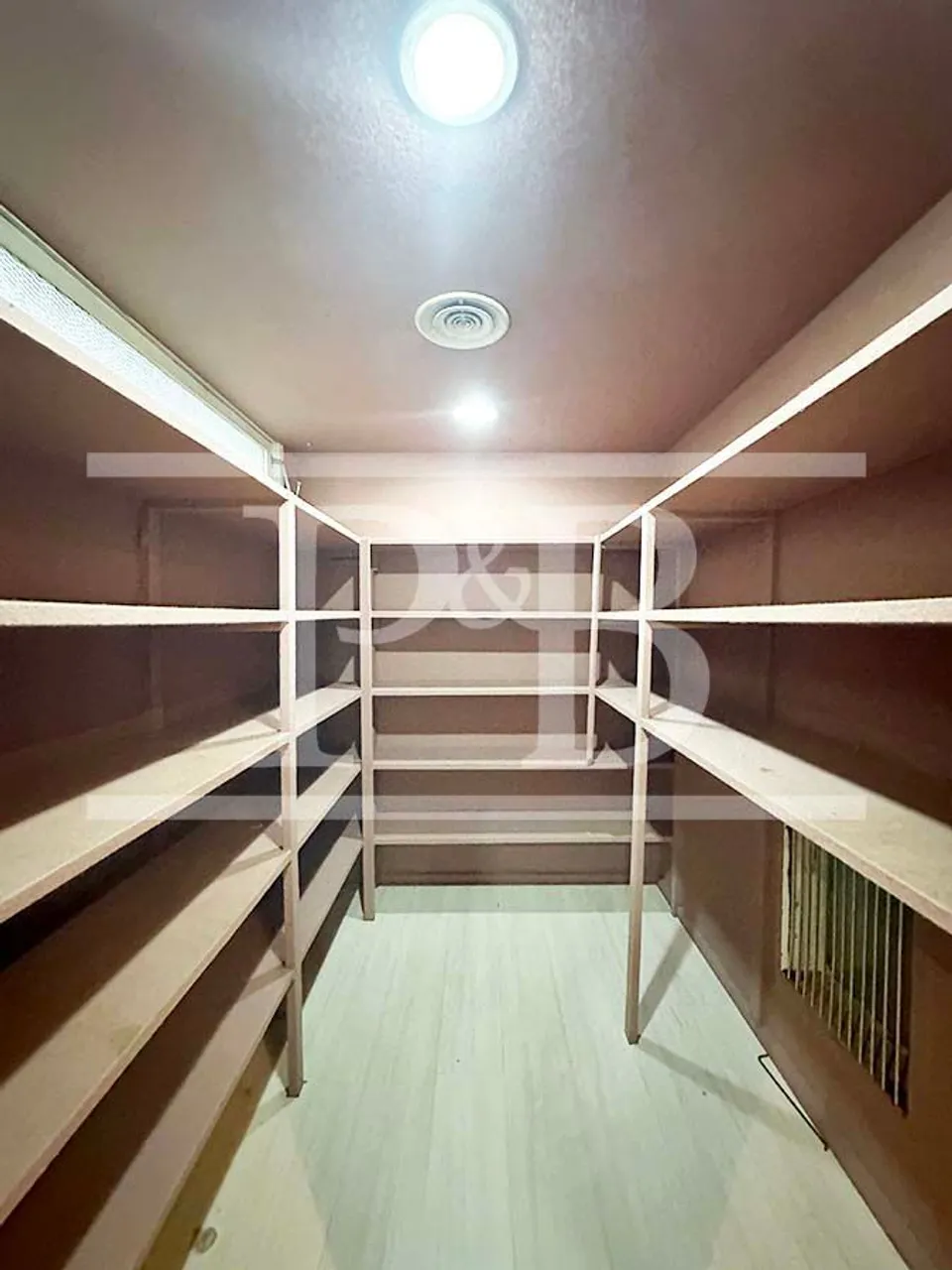 3-bedroom apartment with enclosed glass balcony — photo 19