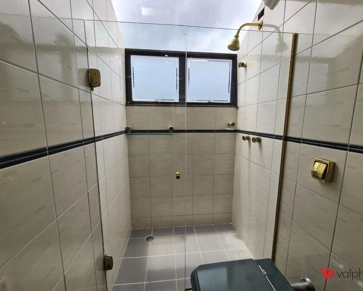 Condo house with 3 bedrooms and 5 bathrooms — photo 47