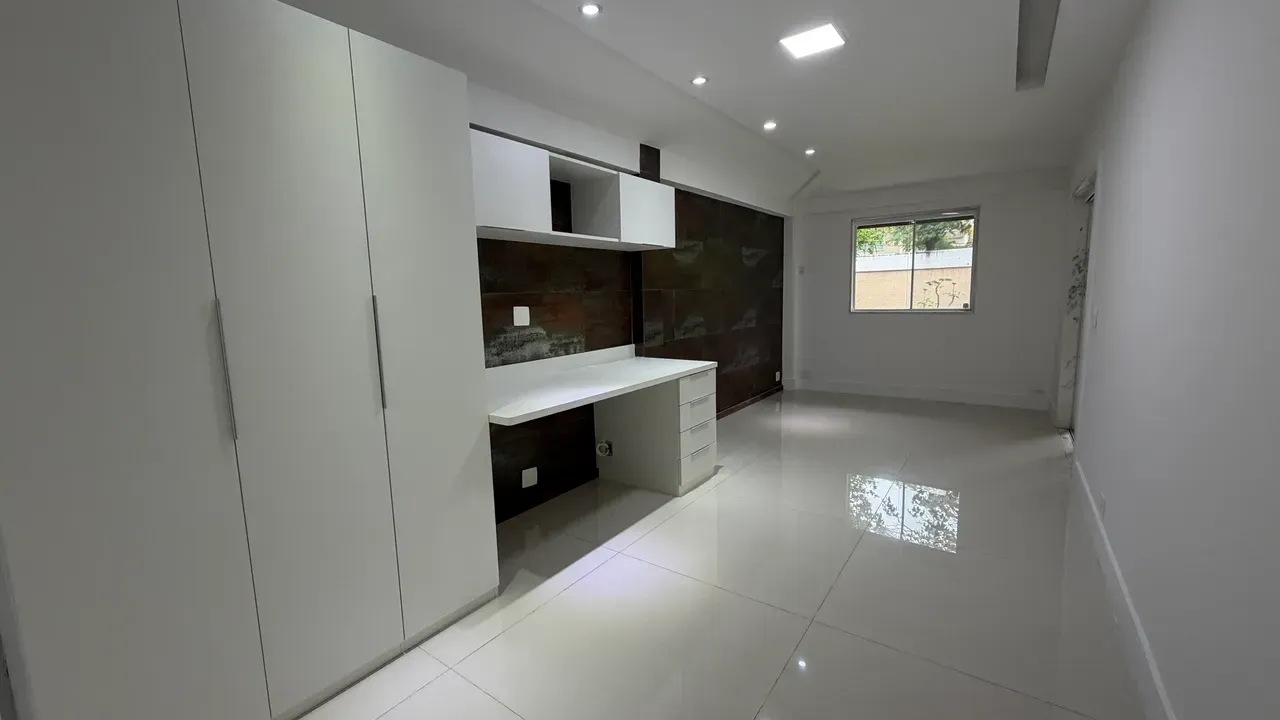 Single-story house with a private garden and 4 bedrooms — photo 23