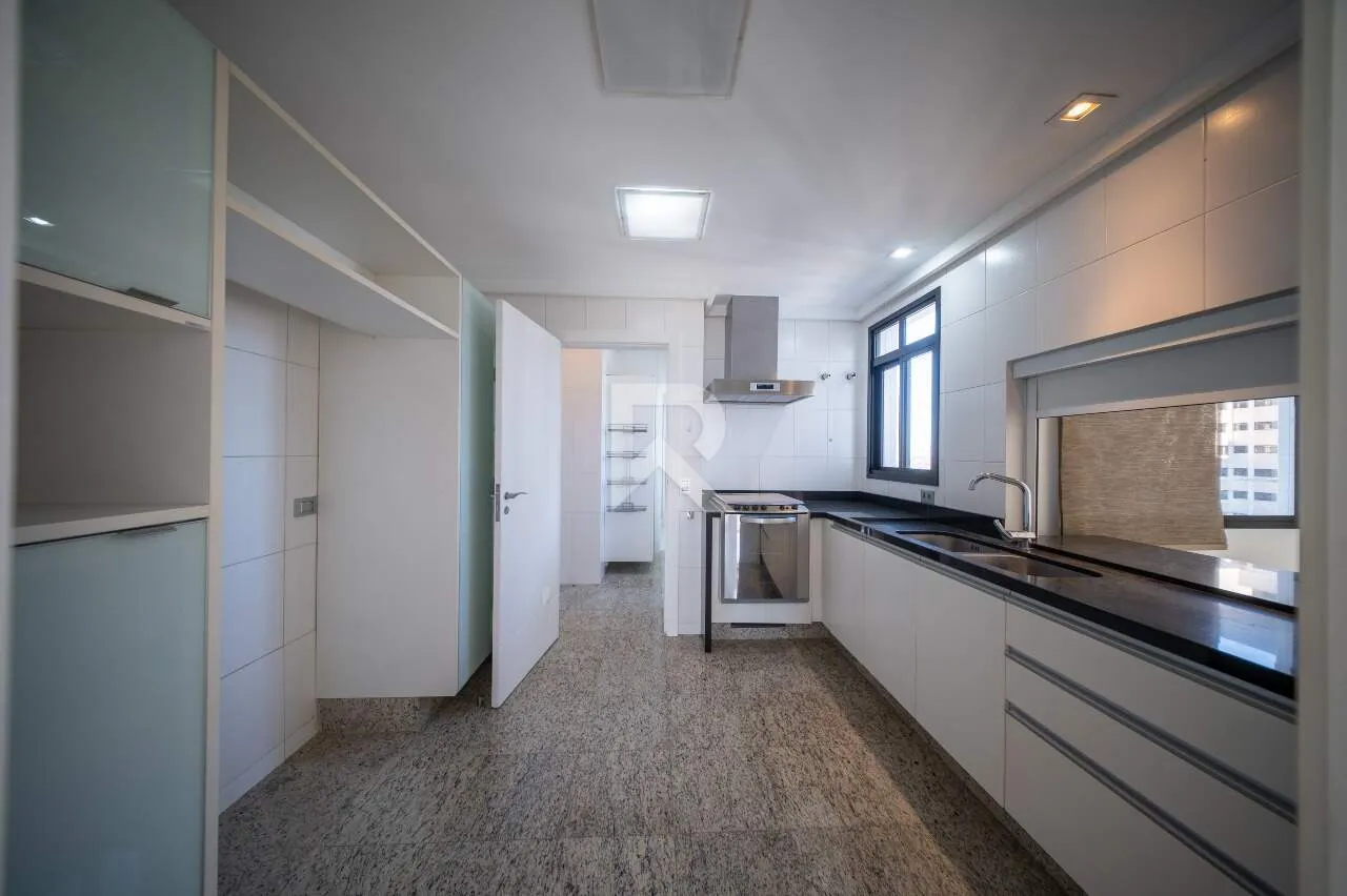 151 m² apartment with 3 bedrooms and 2 parking spots — photo 20