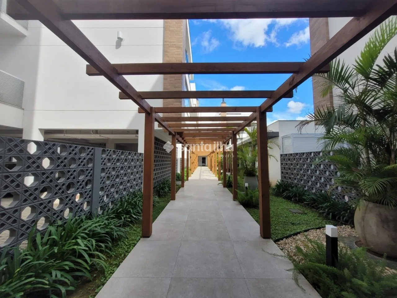 Furnished 1-bedroom apartment with balcony BBQ grill — photo 8