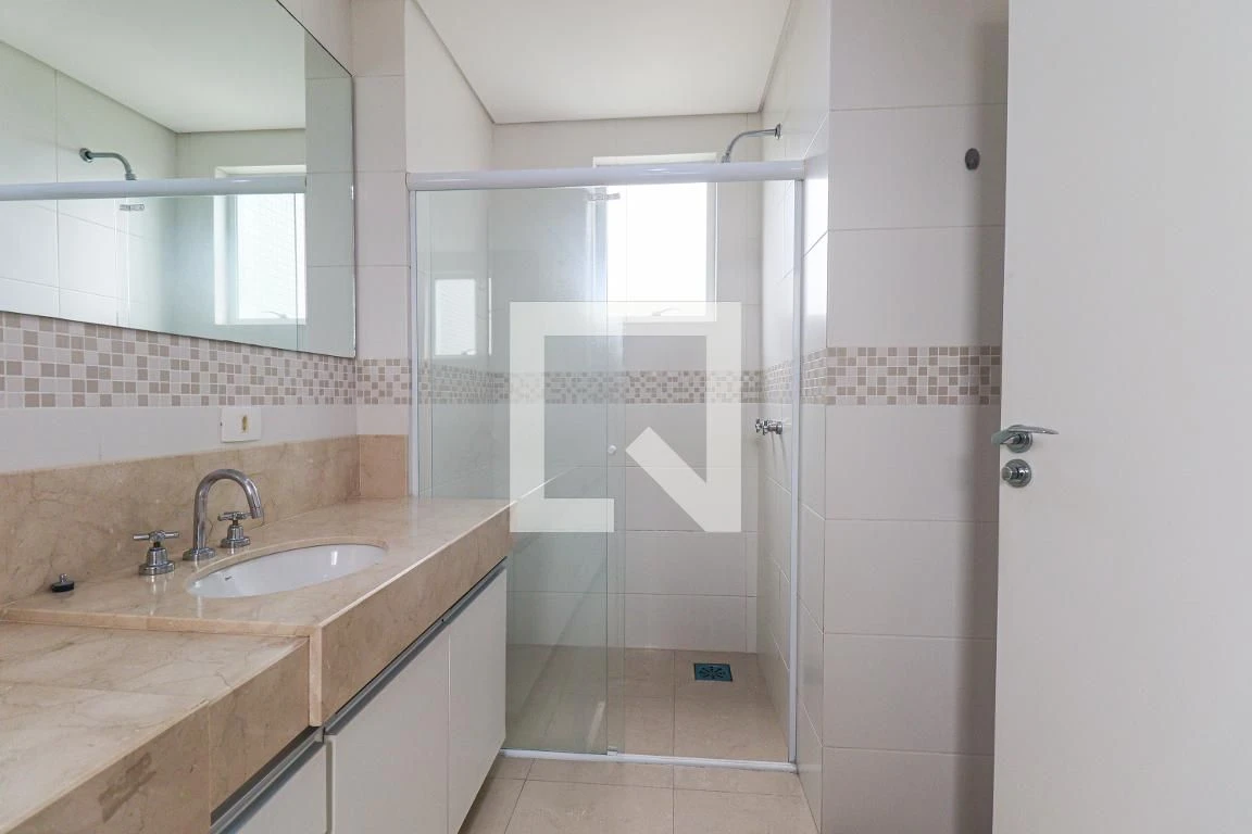 Apartment, 255 m², with a bathtub — photo 40