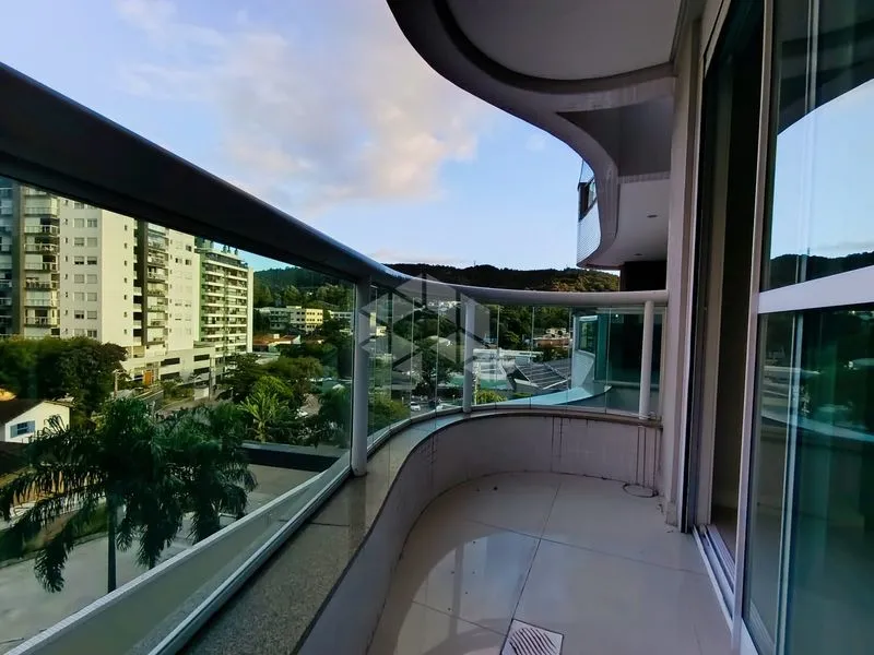 Mountain view in a 4-bedroom apartment, 150 m² — photo 40