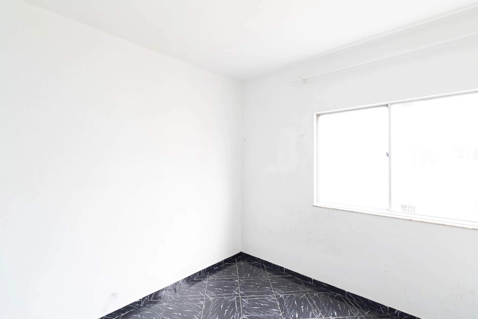 2-bedroom apartment in a building with a gym — photo 18