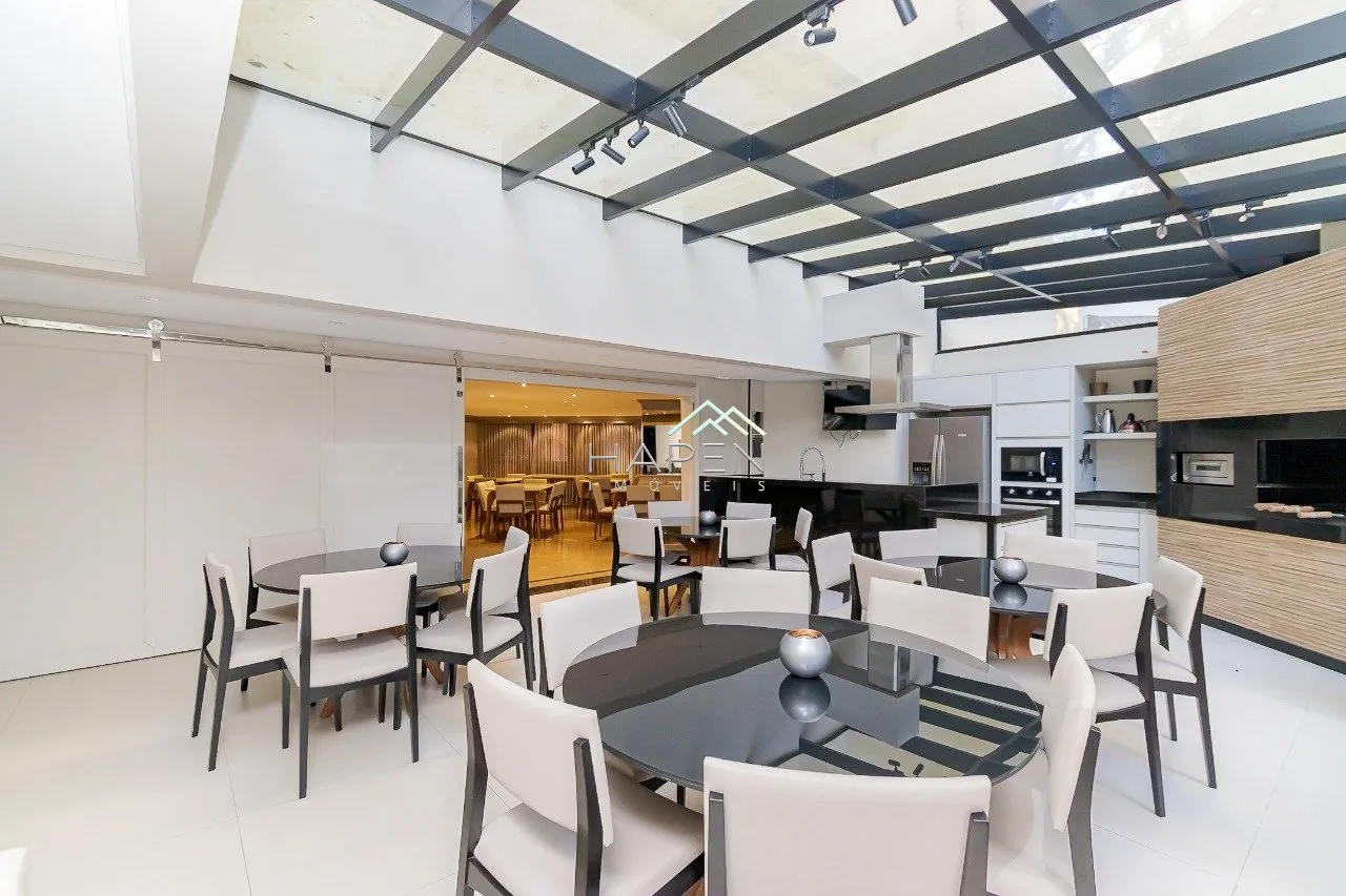 Furnished 4-bedroom apartment with 4 bathrooms — photo 35