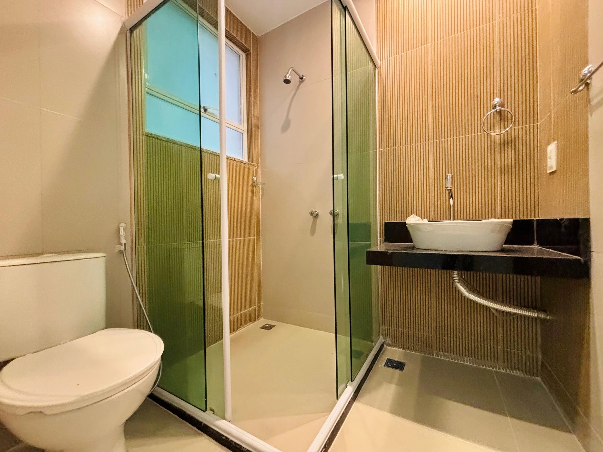 Bathtub in a 3-bedroom apartment, 84 m² — photo 9
