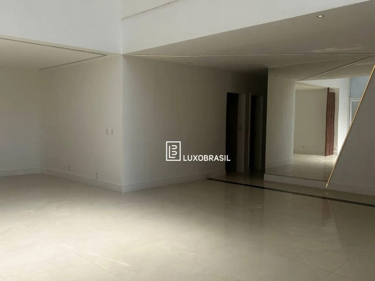 Unfurnished house with fitted kitchen and balcony — photo 7