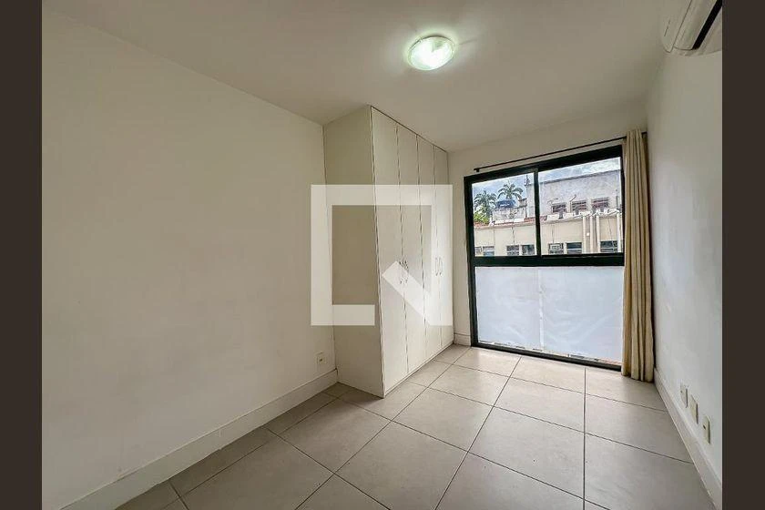 One-bedroom apartment in a building with a gym — photo 18