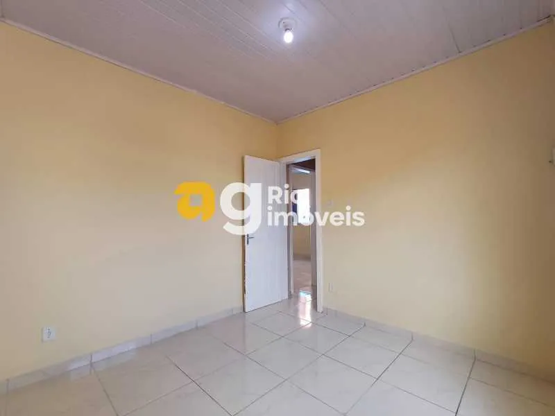 Casa de rua com 3 quartos, 2 banheiros e 100 m² — photo 10