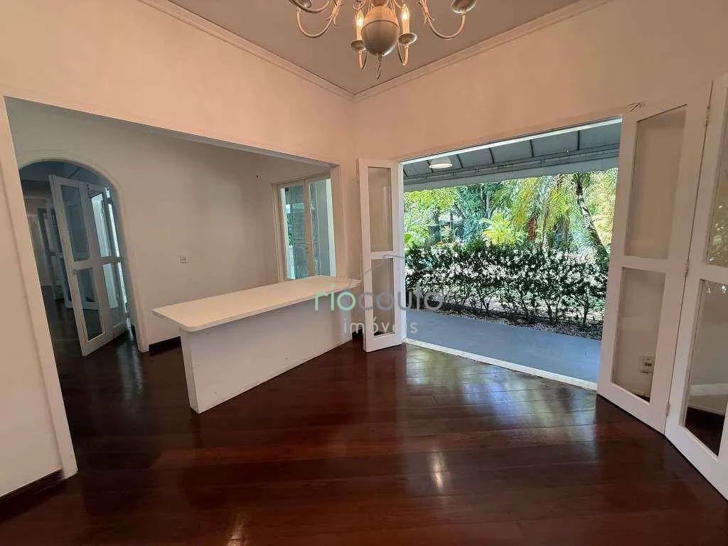 Casa com 5 quartos, 990 m² e 2 vagas, perto das janelas — photo 98