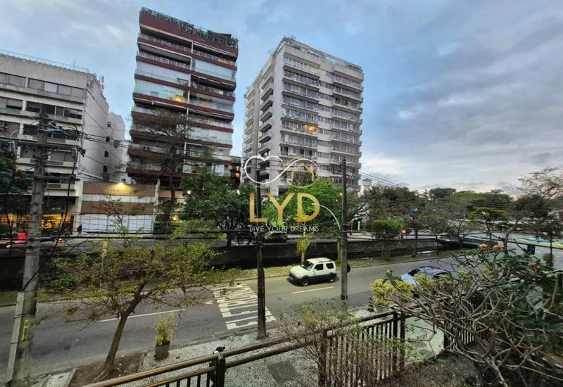 3-bedroom apartment with floor-to-ceiling windows — photo 24