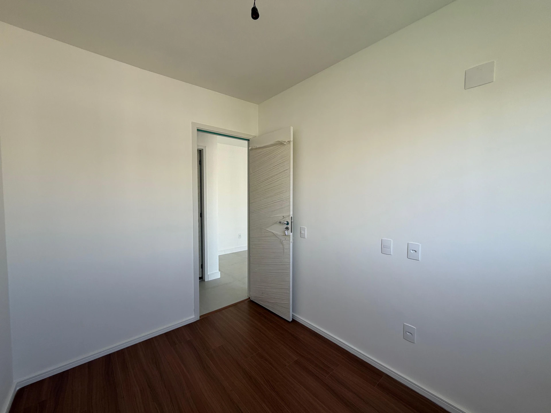 Apartamento sem mobília com 2 quartos e varanda — photo 13
