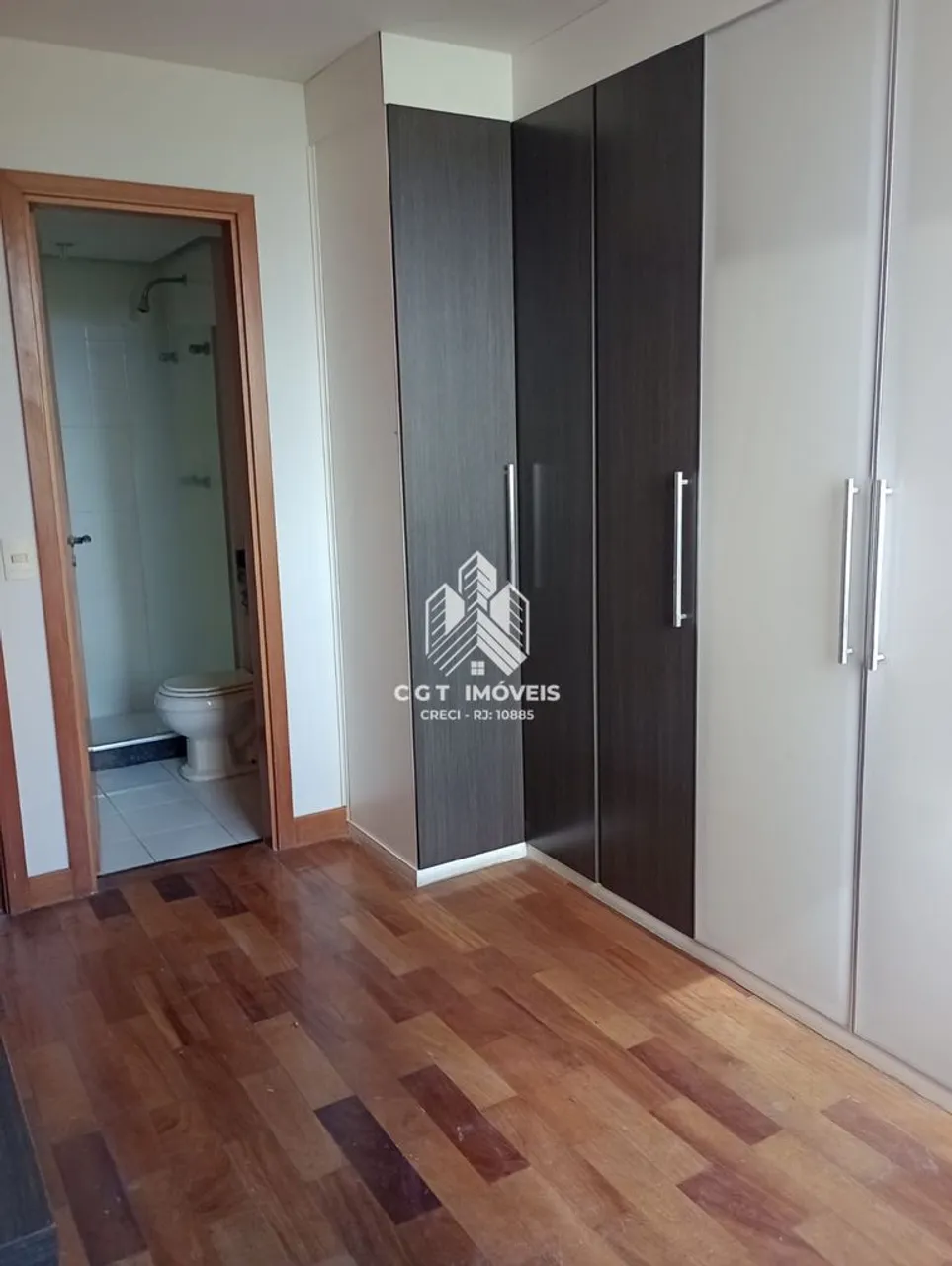 4-bedroom apartment with built-in wardrobes — photo 16