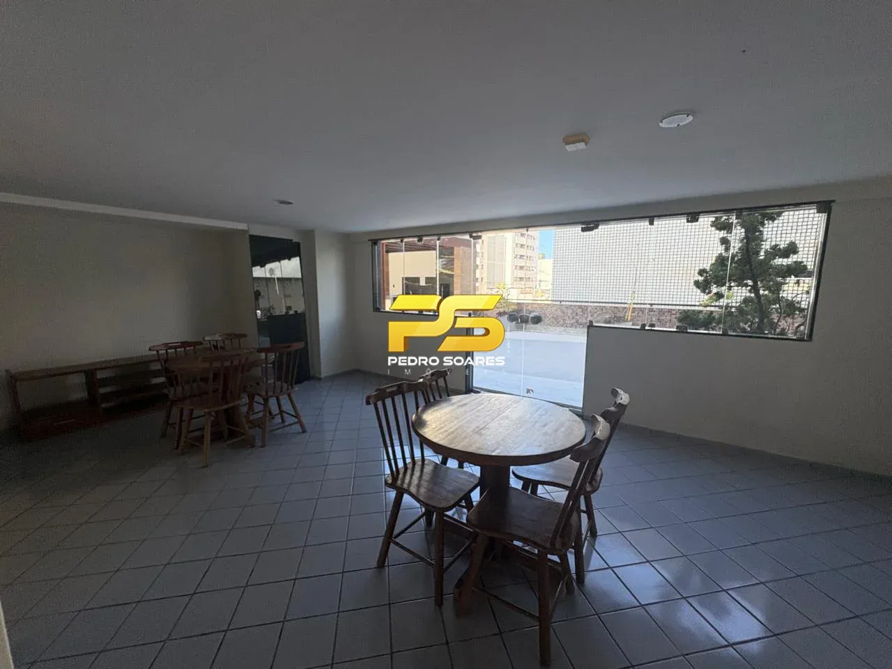 3-bedroom apartment in a building with a gym — photo 7