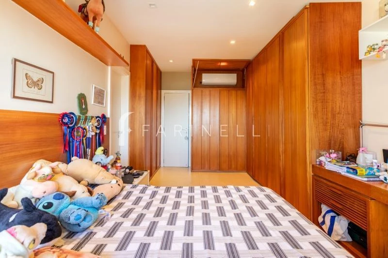 Furnished 1200 m² house with a balcony and 6 bedrooms — photo 46