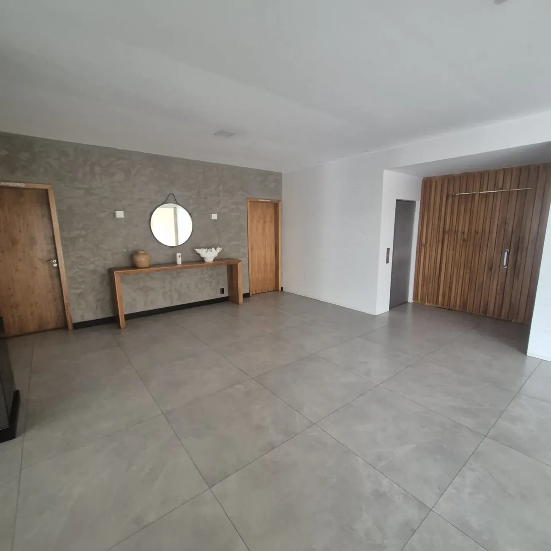 Furnished 1-bedroom apartment with open-plan kitchen — photo 23