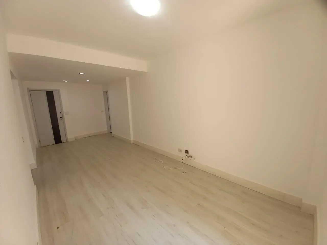 Apartment on the 10th floor with a grill on the balcony — photo 18